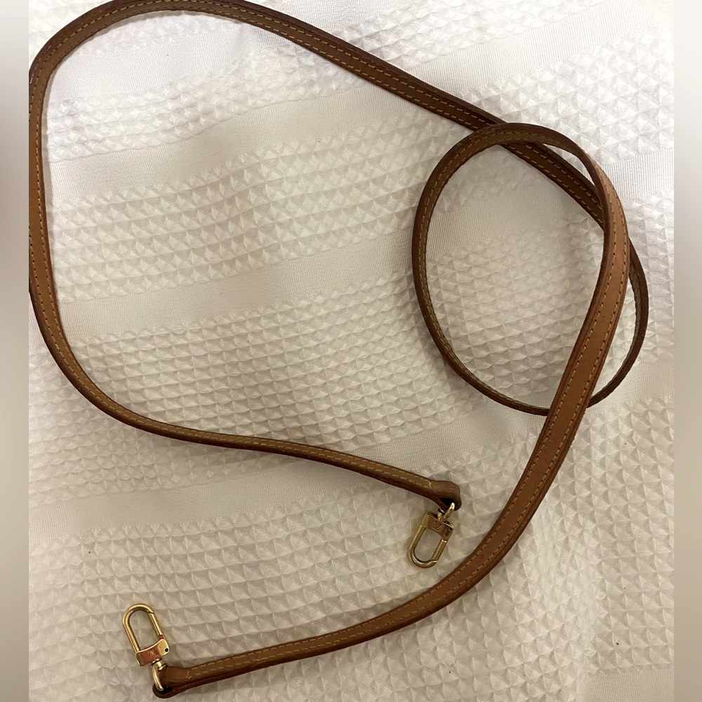 LV bag - 1650 or the best offer. Pick up option in Sherman oaks CA